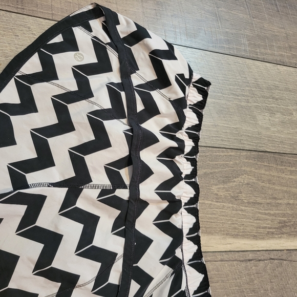Lululemon shorts - Picture 5 of 9